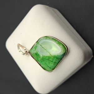 Silver Agate Pendant with 22" Sterling silver chain (1)